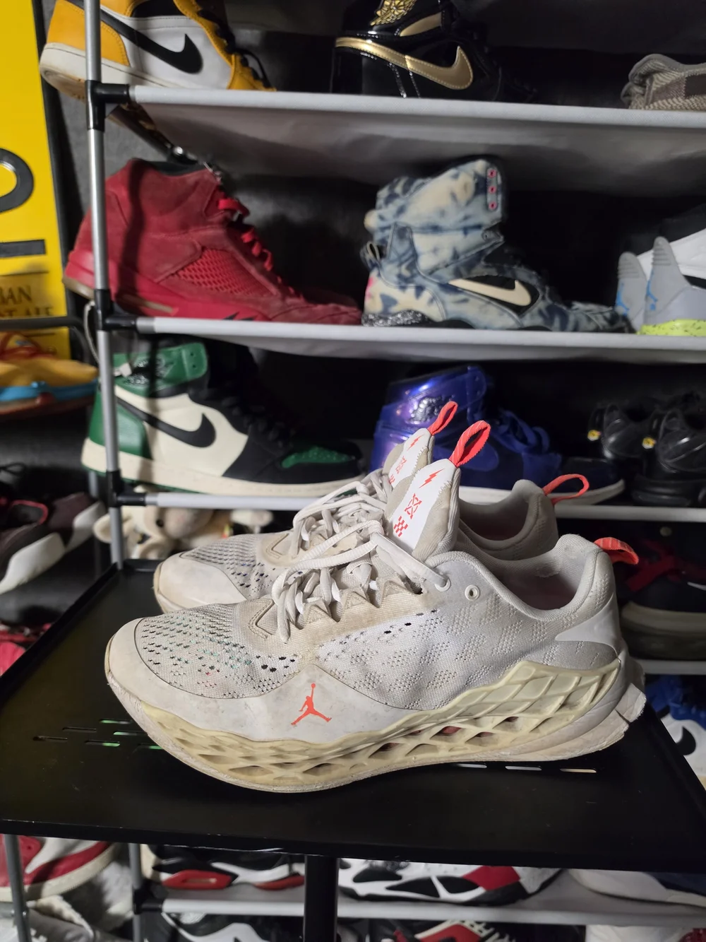 🔥 Jordan Men’s Size 11 Lightweight Neutral-Run Sneakers in Off-White